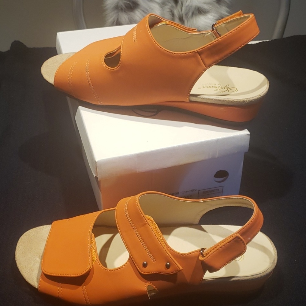 NWB Orange Sofwear by Beacon Sandals